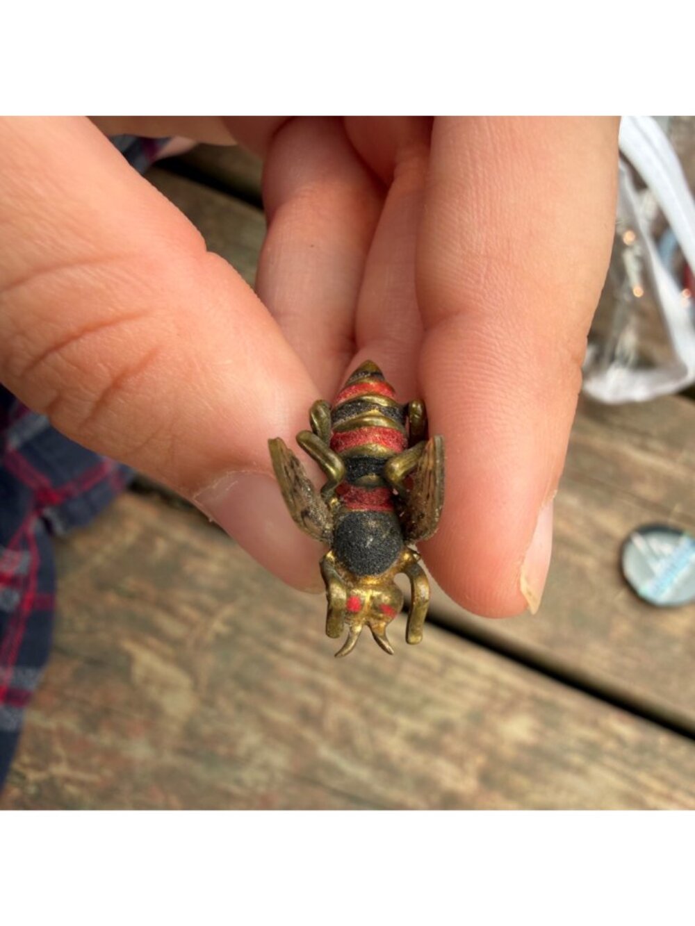 Vintage Brass & Enamel Bee Brooch Pin With Red & Black Stripes And Wing Detail - Picture 5 of 5